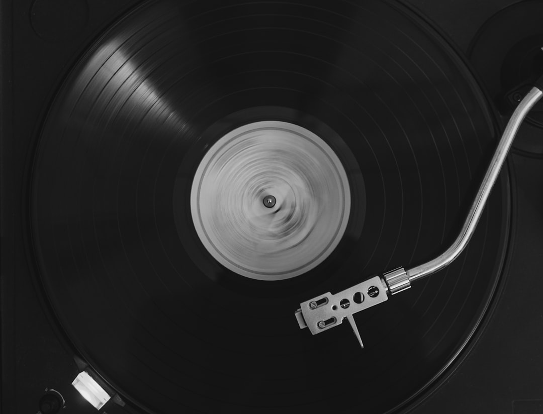 How to troubleshoot a turntable that won't spin or runs at the wrong speed hero image